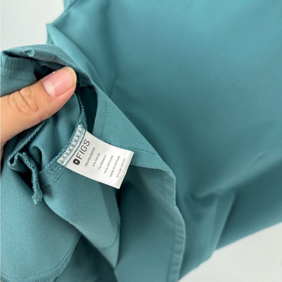 Figs Casma Hydrogreen Scrub Top PO 1367 - Picture 7 of 8